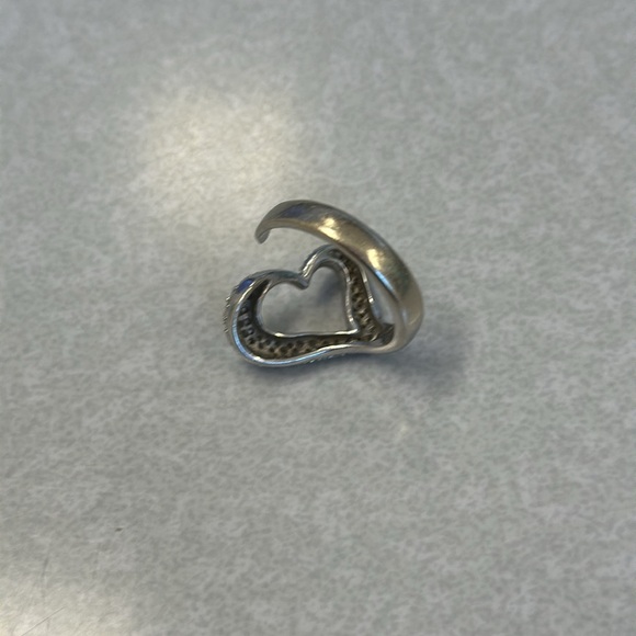 14k Gold Open heart diamond ring - Picture 3 of 6